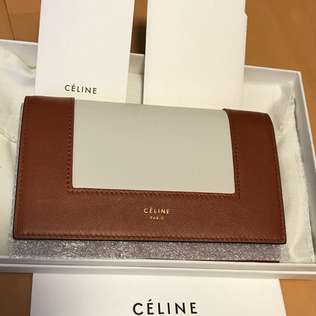 celine(セリーヌ)の正規品 セリーヌ Frame 三つ折り財布 ブラウン レディースのファッション小物(財布)の商品写真