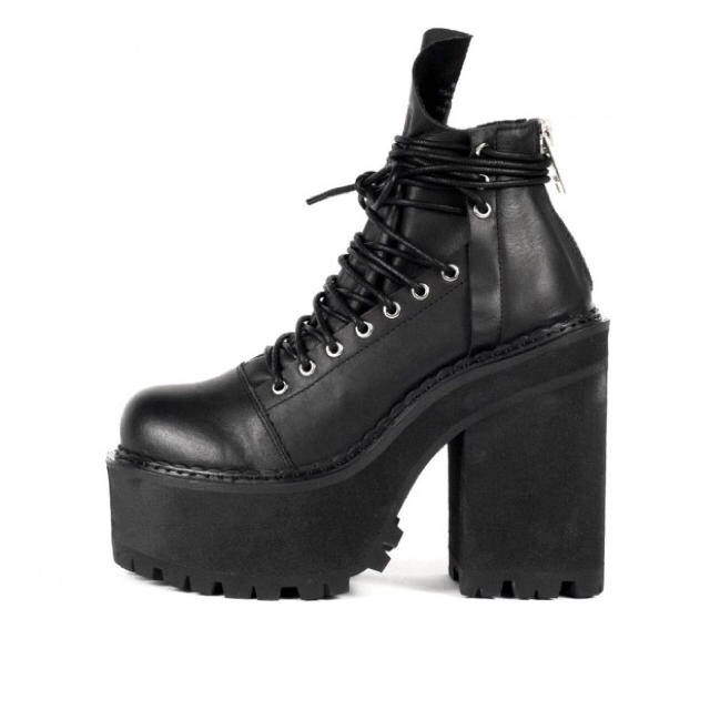 UNIF(ユニフ)のUNIF THRASH BOOTS レア 完売 人気商品 ユニフ 厚底 レディースの靴/シューズ(ブーツ)の商品写真