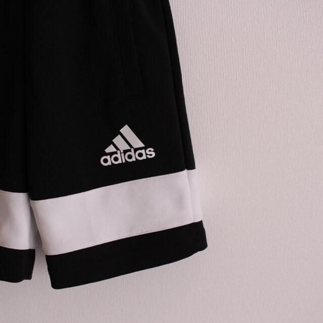 adidas(アディダス)のadidas キッズパンツ 100cm 新品 キッズ/ベビー/マタニティのキッズ服男の子用(90cm~)(パンツ/スパッツ)の商品写真