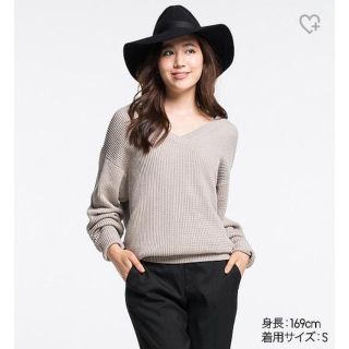 ユニクロ(UNIQLO)のUNIQLO  オーバーサイズVネックセーター  BEIGE (ニット/セーター)