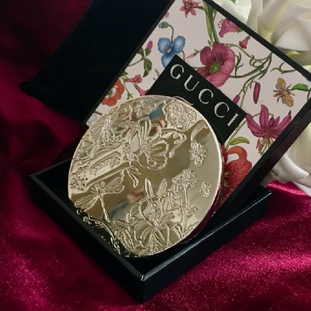 GUCCI - GUCCIコンパクトミラー シルバーの通販 by GUCCI - GUCCIコンパクトミラー シルバーの通販 by