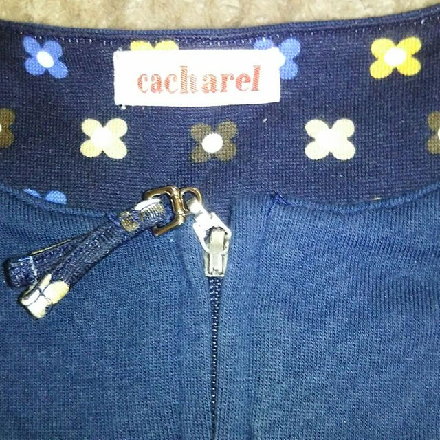 cacharel(キャシャレル)のキャシャレル綿ジップアップカットソー140 キッズ/ベビー/マタニティのキッズ服女の子用(90cm~)(その他)の商品写真