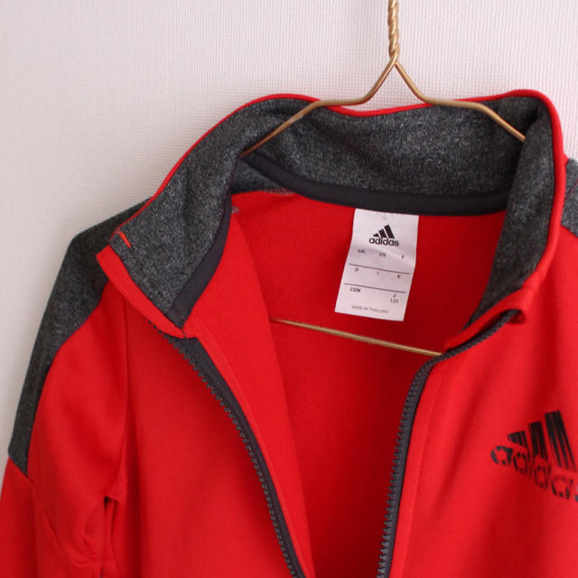 adidas(アディダス)のadidas キッズ ジャージ 120cm 新品 キッズ/ベビー/マタニティのキッズ服男の子用(90cm~)(ジャケット/上着)の商品写真