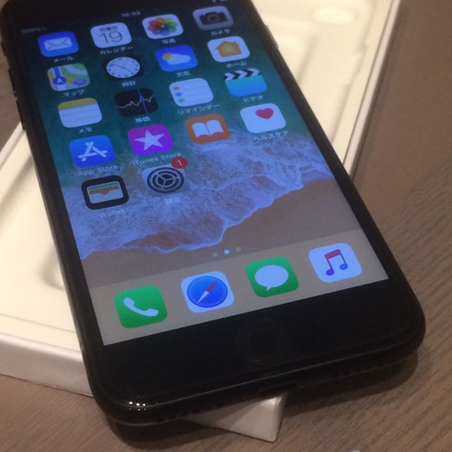 当店だけの限定モデル Apple - ジェットブラック 128GB 【SIMフリー/未使用品】iPhone7 スマートフォン本体 当店だけの限定モデル Apple - ジェットブラック 128GB 【SIMフリー/未使用品】iPhone7 スマートフォン本体
