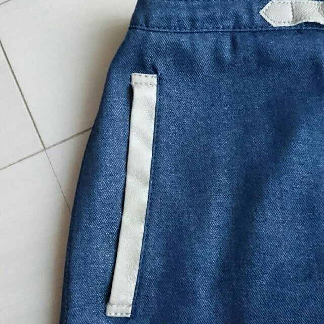 BURBERRY BLUE LABEL(バーバリーブルーレーベル)のBURBERRY  BLUE  LAVEL デニムスカート【size38】 レディースのスカート(ひざ丈スカート)の商品写真