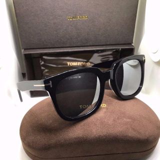 トムフォード(TOM FORD)の【大手サイト全売れ切れ】新品TOM FORD　サングラス (サングラス/メガネ)