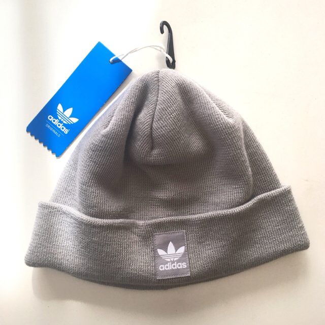 adidas(アディダス)の【なみ様専用】 adidas ニット帽 レディースの帽子(ニット帽/ビーニー)の商品写真