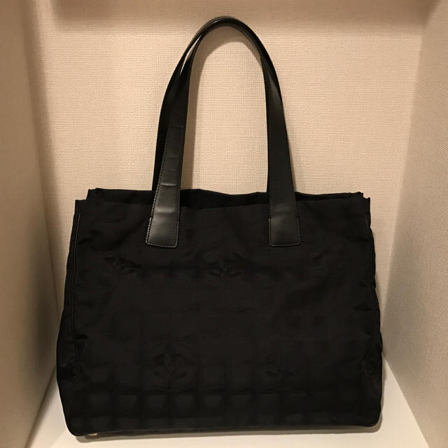 CHANEL(シャネル)の【超美品】シャネル☆ニュートラベルライン(ブラック) レディースのバッグ(トートバッグ)の商品写真