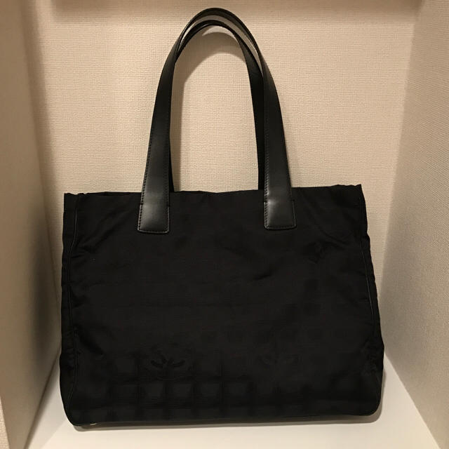 CHANEL(シャネル)の【超美品】シャネル☆ニュートラベルライン(ブラック) レディースのバッグ(トートバッグ)の商品写真