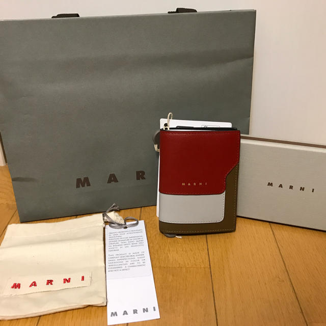 【keikei様専用】MARNI サフィアーノ 二つ折り 財布 | フリマアプリ ラクマ