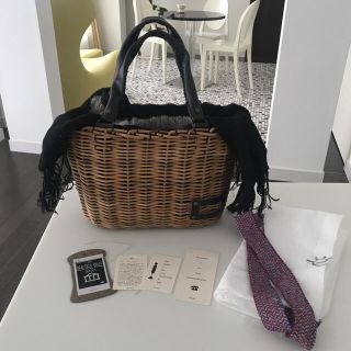 バーニーズニューヨーク(BARNEYS NEW YORK)のエバゴス ラビットファー付き カゴバッグ(かごバッグ/ストローバッグ)