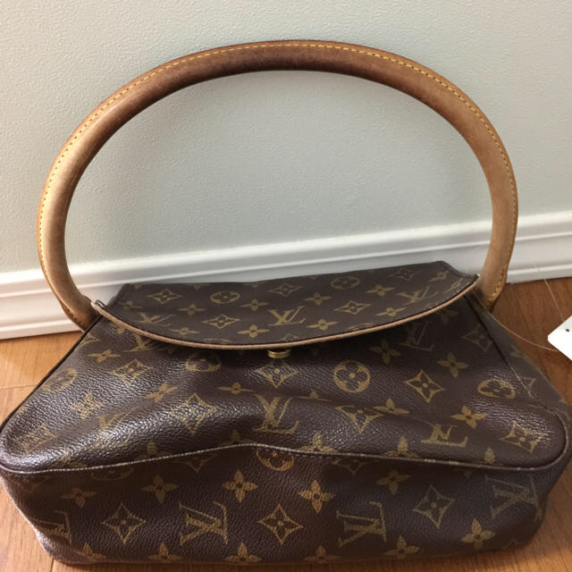 LOUIS VUITTON(ルイヴィトン)のルイヴィトン  モノグラム ミニルーピング  レディースのバッグ(ハンドバッグ)の商品写真