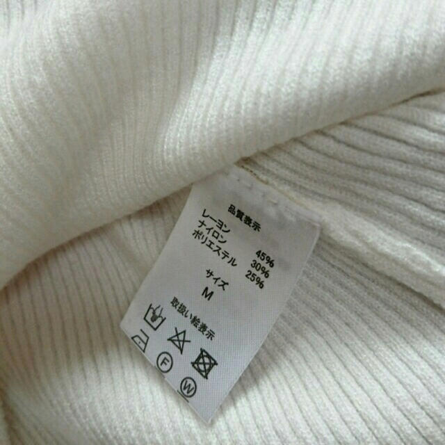 UNIQLO(ユニクロ)のLatia リブニット ２枚セット ホワイトとボルドー M レディースのトップス(ニット/セーター)の商品写真