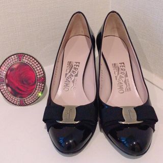 サルヴァトーレフェラガモ(Salvatore Ferragamo)のお値下げ中 ♡サルバトーレフェラガモ 美品 エナメルパンプス(ハイヒール/パンプス)