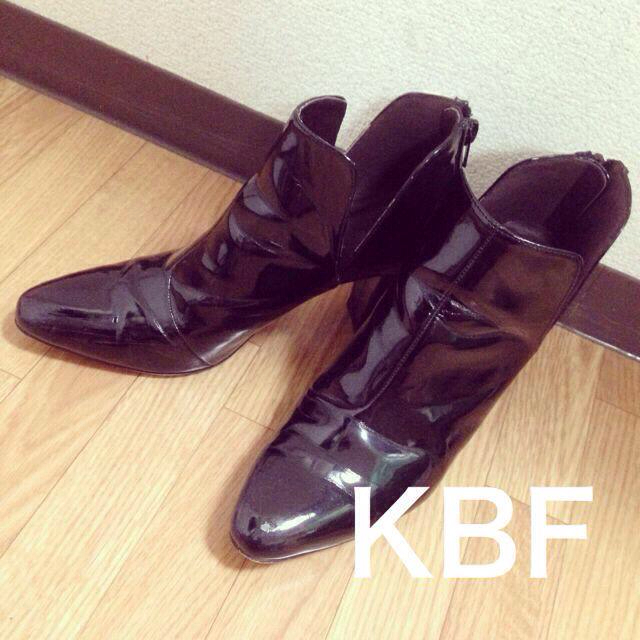 KBF(ケービーエフ)のKBF エナメルチップブーティー レディースの靴/シューズ(ブーツ)の商品写真