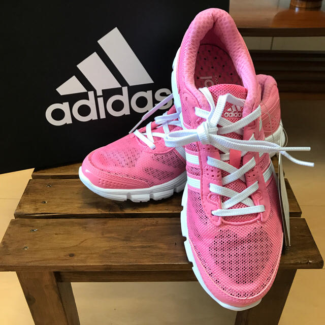 adidas(アディダス)のadidas 新品 ランニング シューズ スニーカー ピンク  NIKE レディースの靴/シューズ(スニーカー)の商品写真