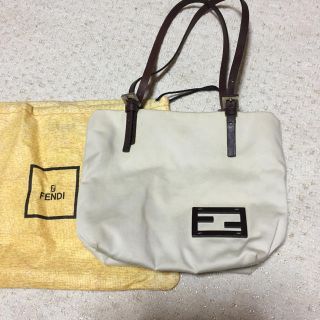 フェンディ(FENDI)の鞄(ハンドバッグ)