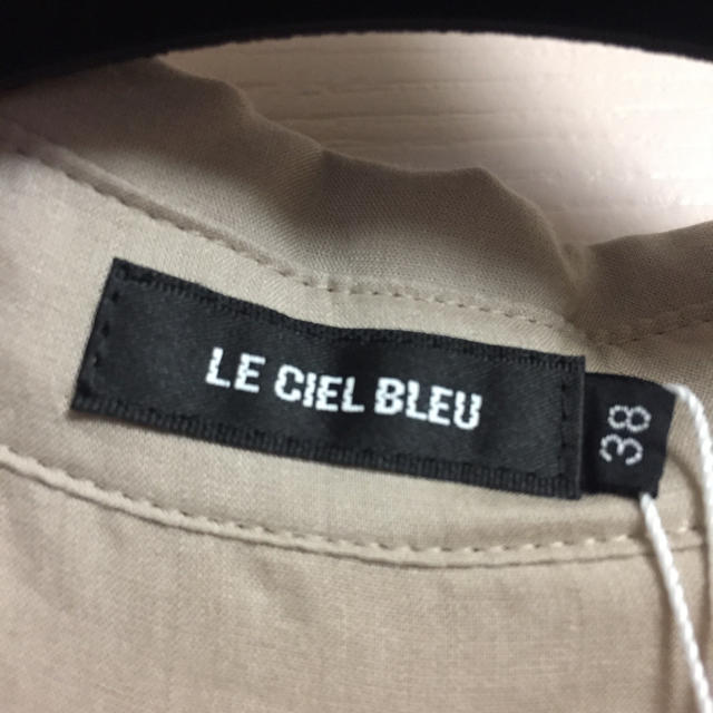 LE CIEL BLEU(ルシェルブルー)のLE CIEL BLEU ルシェルブルー アシンメトリー シャツ レディースのトップス(シャツ/ブラウス(長袖/七分))の商品写真