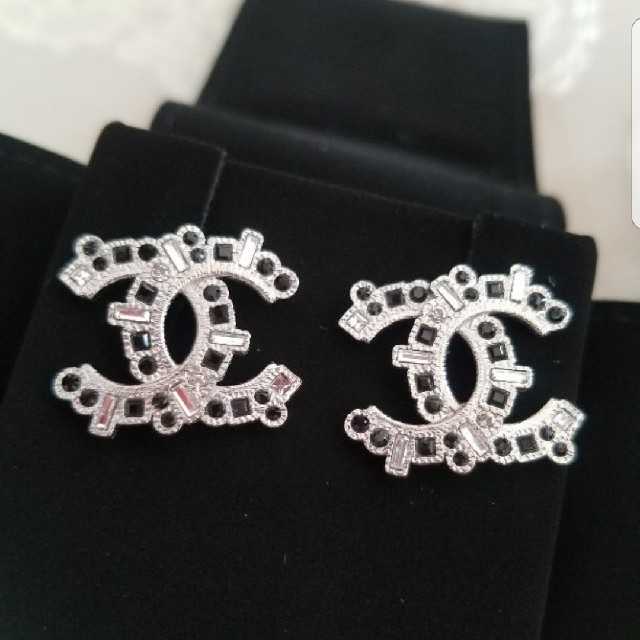 CHANEL(シャネル)のCHANELピアス新品sale レディースのアクセサリー(ピアス)の商品写真