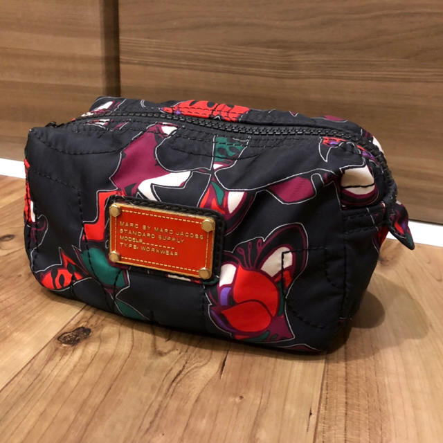 マークジェイコブス 小物 MARC JACOBS ナイロン キルティング レザー ラージ コスメティック 化粧ポーチ コスメポーチ ゴーストグレー  M0011326