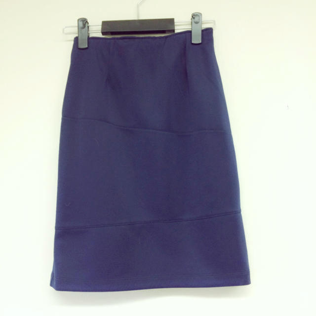Andemiu(アンデミュウ)の菜々緒着用 リバーシブル レディースのスカート(ひざ丈スカート)の商品写真