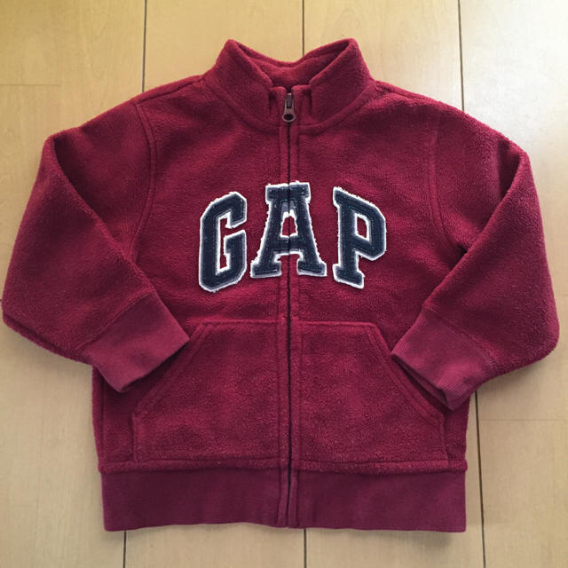 GAP Kids(ギャップキッズ)のGAP フリース 90 キッズ/ベビー/マタニティのキッズ服男の子用(90cm~)(ジャケット/上着)の商品写真