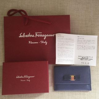 サルヴァトーレフェラガモ(Salvatore Ferragamo)のフェラガモ 名刺入れ ネイビー 美品(名刺入れ/定期入れ)