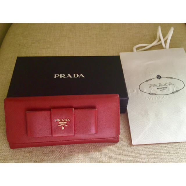 PRADA(プラダ)のプラダ 財布 リボン型 赤 レディースのファッション小物(財布)の商品写真