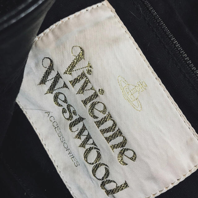 Vivienne Westwood(ヴィヴィアンウエストウッド)のVivienneWestwood 本革ショルダーバッグ。ブラックレザー。オーブ。 レディースのバッグ(ショルダーバッグ)の商品写真