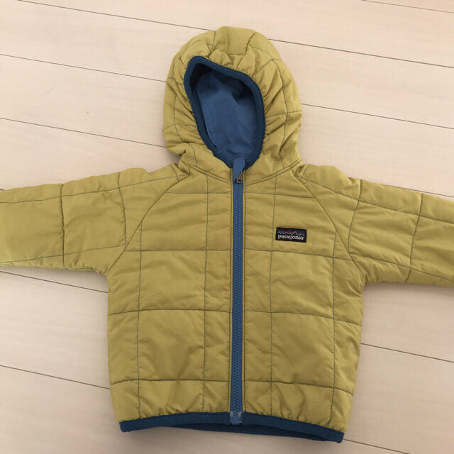 patagonia(パタゴニア)のパタゴニア リバーシブルパーカー 美品です。 ¥3999 キッズ/ベビー/マタニティのベビー服(~85cm)(ジャケット/コート)の商品写真