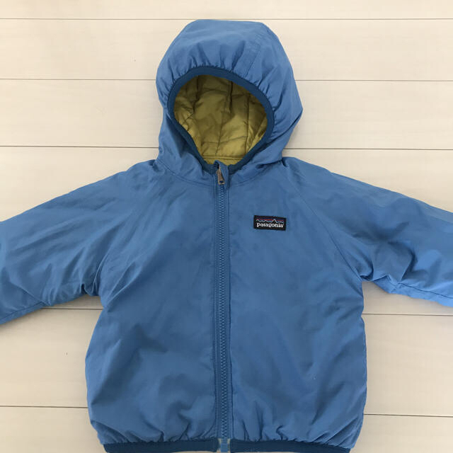 patagonia(パタゴニア)のパタゴニア リバーシブルパーカー 美品です。 ¥3999 キッズ/ベビー/マタニティのベビー服(~85cm)(ジャケット/コート)の商品写真