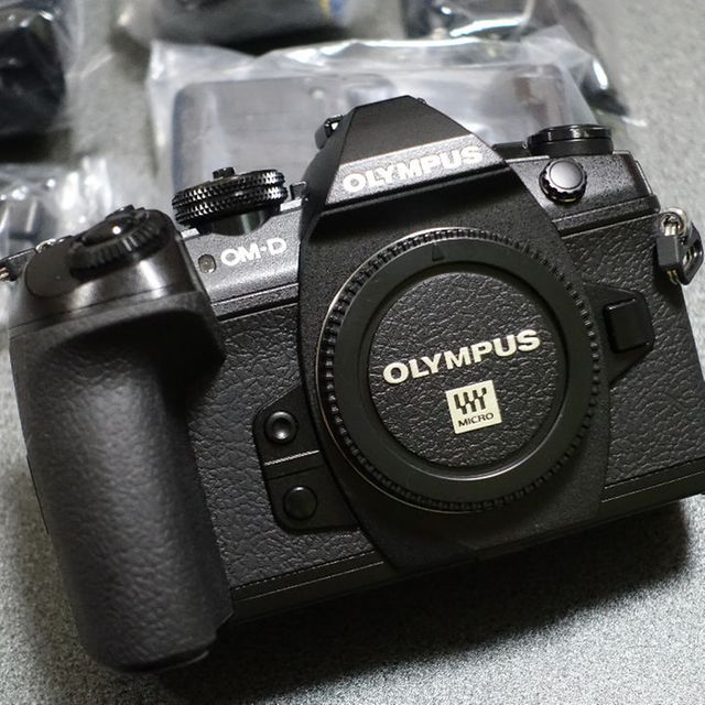 OLYMPUS(オリンパス)のOlympus E-M1 mark II 保証残 追加バッテリー 送料込み スマホ/家電/カメラのカメラ(ミラーレス一眼)の商品写真