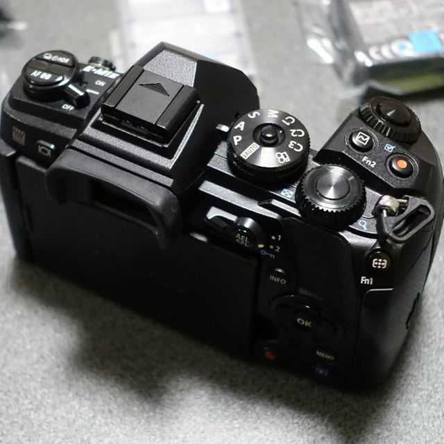 OLYMPUS(オリンパス)のOlympus E-M1 mark II 保証残 追加バッテリー 送料込み スマホ/家電/カメラのカメラ(ミラーレス一眼)の商品写真