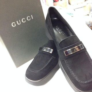 グッチ(Gucci)のGUCCI☆スエード 黒 36.1/2(ローファー/革靴)