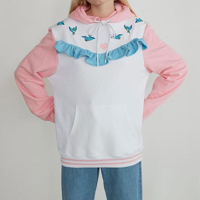 LAZY OAF(レイジーオーフ)の最終お値下げ中 LAZY OAF シンデレラ スウェット レディースのトップス(トレーナー/スウェット)の商品写真