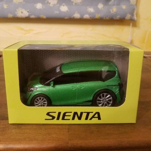 トヨタ - ☆非売品☆ トヨタ 新型 シエンタ 緑 プルバックカー 
