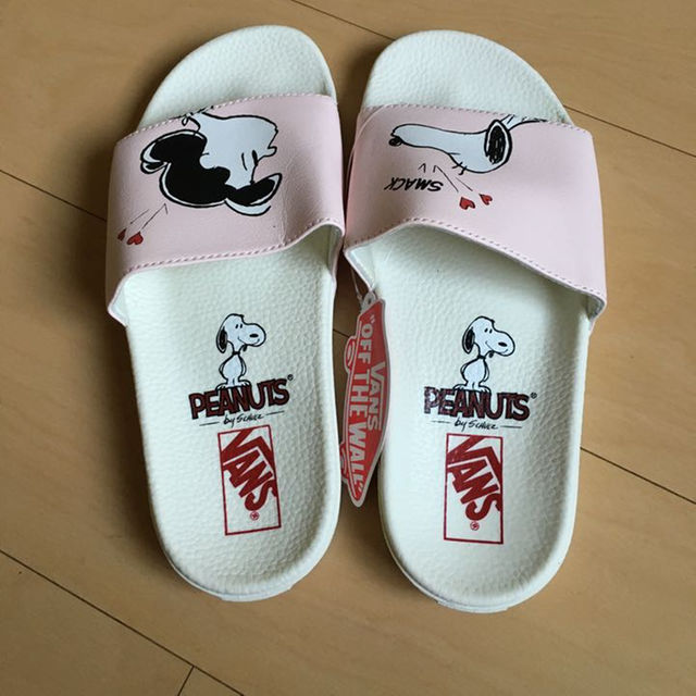 VANS ×PEANUTS コラボ スリッパ 新品未使用レディース