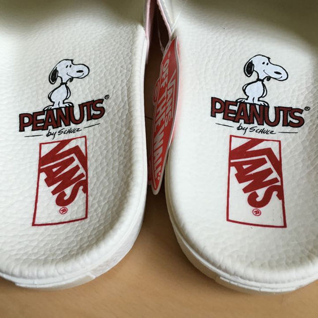 VANS(ヴァンズ)のVANS ×PEANUTS コラボ スリッパ 新品未使用 レディースの靴/シューズ(サンダル)の商品写真