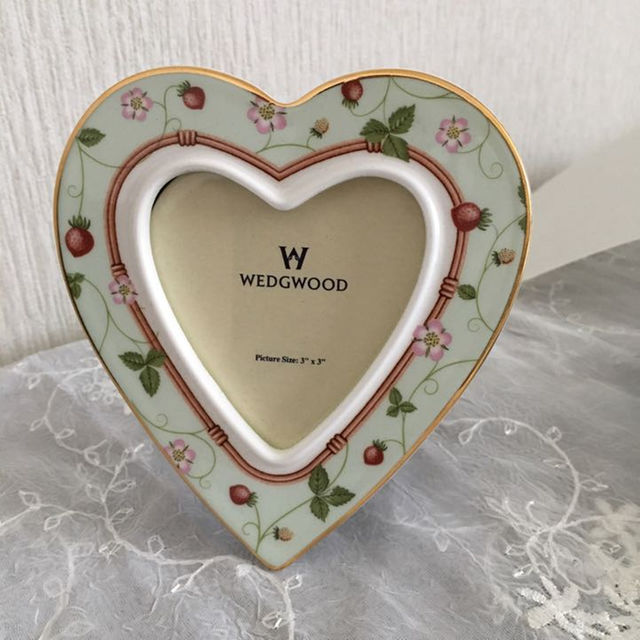 WEDGWOOD(ウェッジウッド)の再値下げ ウェッジウッド ハート フォトフレーム インテリア/住まい/日用品のインテリア小物(フォトフレーム)の商品写真