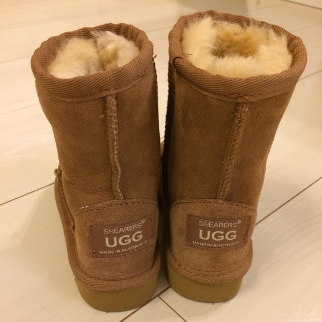 UGG(アグ)のキッズUGGブーツ キッズ/ベビー/マタニティのベビー靴/シューズ(~14cm)(ブーツ)の商品写真