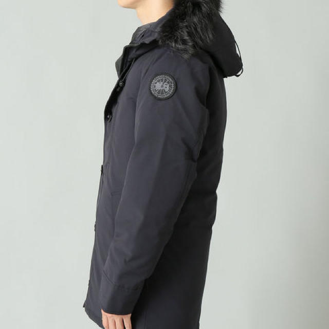 CANADA GOOSE(カナダグース)のカナダグース シャトーエディフィス  最新 2017 別注 黒ワッペン Sサイズ メンズのジャケット/アウター(ダウンジャケット)の商品写真