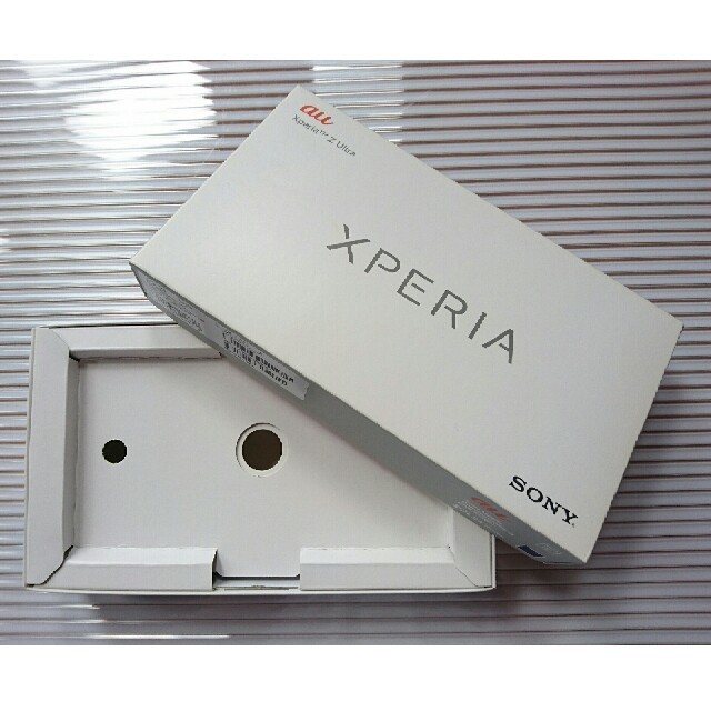 Xperia(エクスペリア)のSONY XPERIA Z Ultra SOL24 箱 (白、黒)＋保証書 スマホ/家電/カメラのスマートフォン/携帯電話(その他)の商品写真