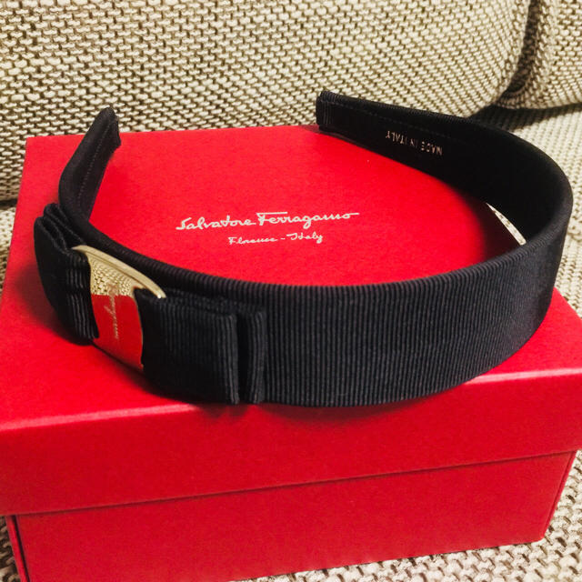 Salvatore Ferragamo(サルヴァトーレフェラガモ)の【美品&正規店】Salvatore Ferragamo リボンカチューシャ レディースのヘアアクセサリー(カチューシャ)の商品写真