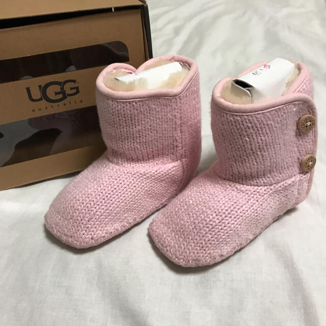 UGG(アグ)の新品未使用 UGG 12.5 ベビーブーツ キッズ/ベビー/マタニティのベビー靴/シューズ(~14cm)(ブーツ)の商品写真