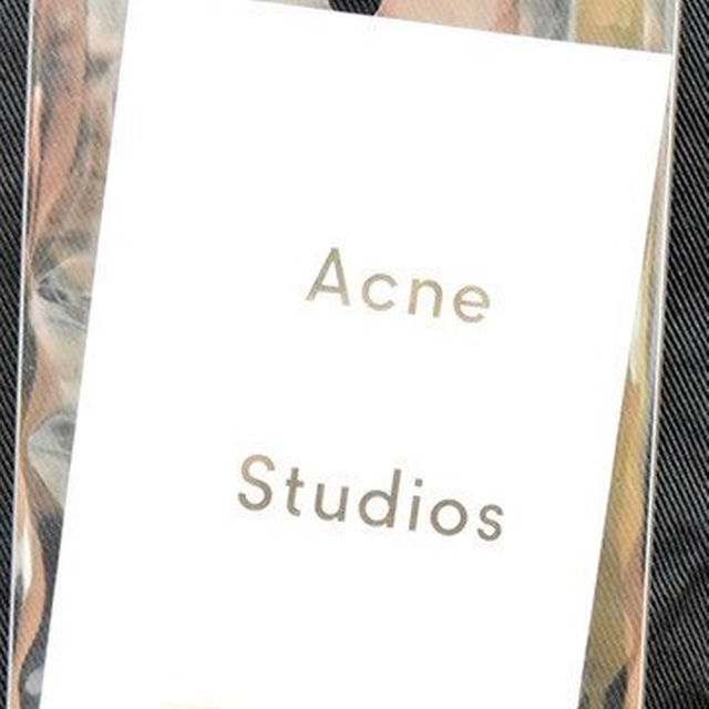 ACNE(アクネ)の完売続出！　Acne Studios　ストール 新品 一番人気のライトグレー！ レディースのファッション小物(マフラー/ショール)の商品写真