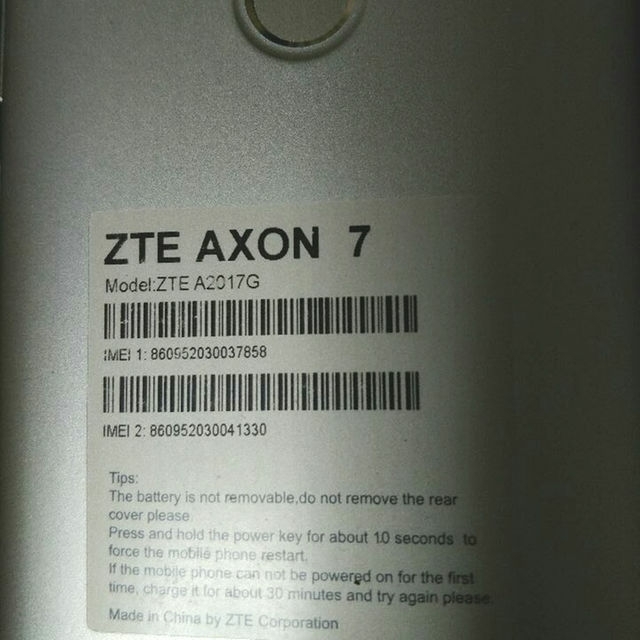 ZTE AXON7 A2017G  グローバルモデル オマケ付き スマホ/家電/カメラのスマートフォン/携帯電話(スマートフォン本体)の商品写真