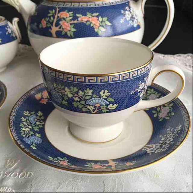 WEDGWOOD(ウェッジウッド)の未使用 廃盤品 美品 ウェッジウッド ブルーサイアム ティーセット 4点 インテリア/住まい/日用品のキッチン/食器(食器)の商品写真