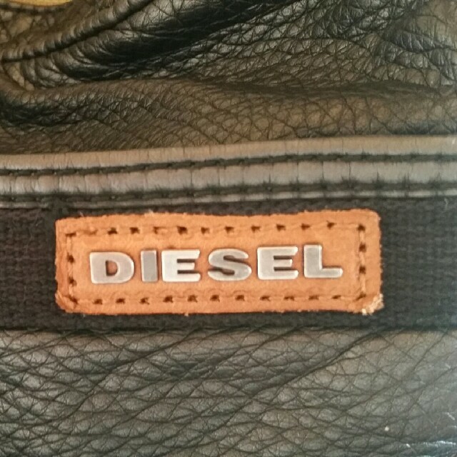 DIESEL(ディーゼル)のDIESEL レザーバック　値下げ‼ メンズのバッグ(ショルダーバッグ)の商品写真