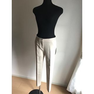 ザラ(ZARA)のZARA♡センタープレス ベージュパンツ(クロップドパンツ)