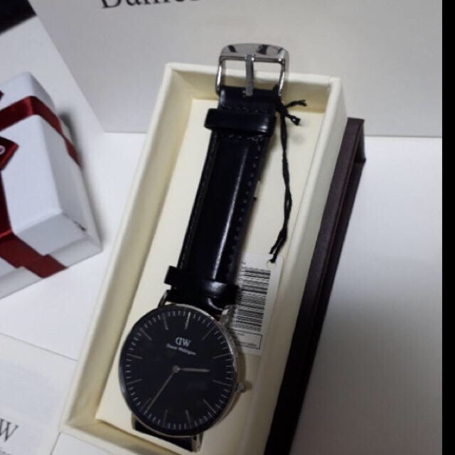 Daniel Wellington(ダニエルウェリントン)のダニエルウェリントン40mm☆ブラックシルバー リボンbox メンズの時計(腕時計(アナログ))の商品写真